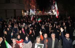 تصویر اجتماع مردم مقتدر نظرآباد در شب چهل‌و‌دومین از شبهای قدر انقلاب