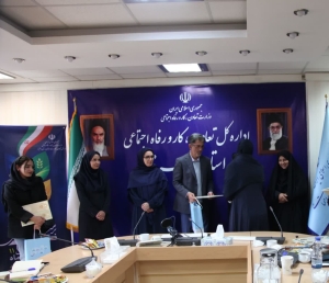 تصویر کارگران، سربازان جبهه اقتصاد مقاومتی هستند