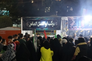 تصویر شصت شب حضور مردم ولایتمدار و انقلابی شهر مهستان در میدان شهرداری