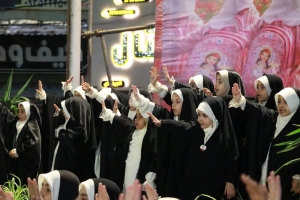 تصویر خروش دختران البرز در اعتراض به سکوت جهانیان در برابر جنایات