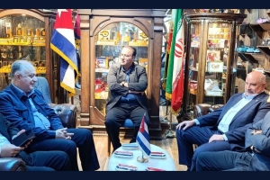 تصویر امروز به مصداق عینی کلام امام (ره) آمریکا هیچ غلطی نمی‌تواند بکند