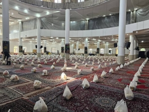 تصویر زمایش بزرگ مواسات و همدلی در نظرآباد؛ ۱۱۰۰ بسته معیشتی به دست نیازمندان رسید