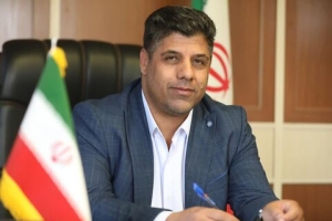 تصویر آبرسانی مستمر به درختان جنگل شهرستانی منطقه ۱۰ با تانکرهای آبرسان