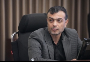 تصویر خادمان مردمی البرز پای کار میزبانی از زائران تشییع امام شهید آمدند