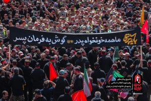 تصویر تشییع پیکر رهبر شهید انقلاب در حلقهٔ قلوب عزادار مردم