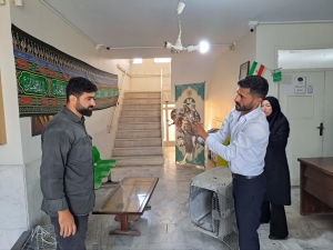 تصویر نجات و تحویل یک قطعه جوجه‌عقاب زخمی به اداره حفاظت محیط زیست ساوجبلاغ