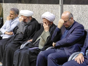 تصویر زنده نگه داشتن یاد رهبر شهید زنده نگه داشتن مسیر عزت،اقتدار و پایداری نظام مقدس جمهوری اسلامی است