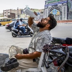 تصویر هشدار اورژانس البرز نسبت به خطر گرمازدگی همزمان با افزایش دما