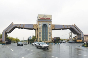 تصویر سردرگمی مراجعان آرامستان بهشت سکینه کرج در نبود تابلو راهنما