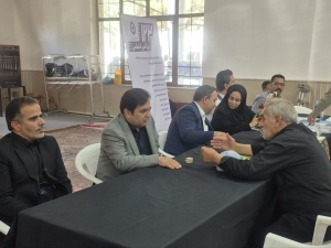 تصویر حضور فرماندار شهرستان نظرآباد در میز خدمت نماز جمعه