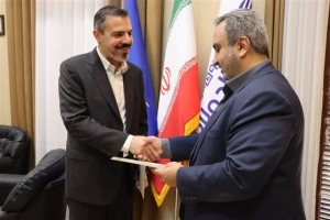 تصویر عقد تفاهم‌نامه قرض ماندگار مسکن میان موقوفه عام گلشهر و کمیته امداد امام خمینی(ره) استان البرز