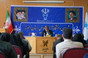 تصویر کیفیت آموزشی با استانداردسازی کلاس‌ها و تقویت ارتباط استاد و دانشجو ارتقا می‌یابد